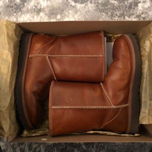 Ugg classic short leather boots, size 9, chestnut
